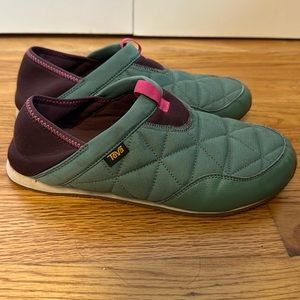 Teva Ember slippers/moccasins